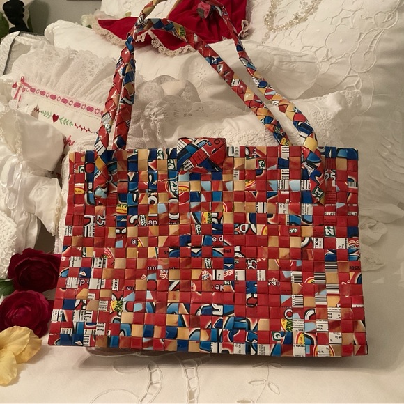 NEW/ REBAGZ HALF THE SKY DESIGNS HANDMADE IN PHILIPPINES RECYCLED JUICE BAG - Picture 4 of 16